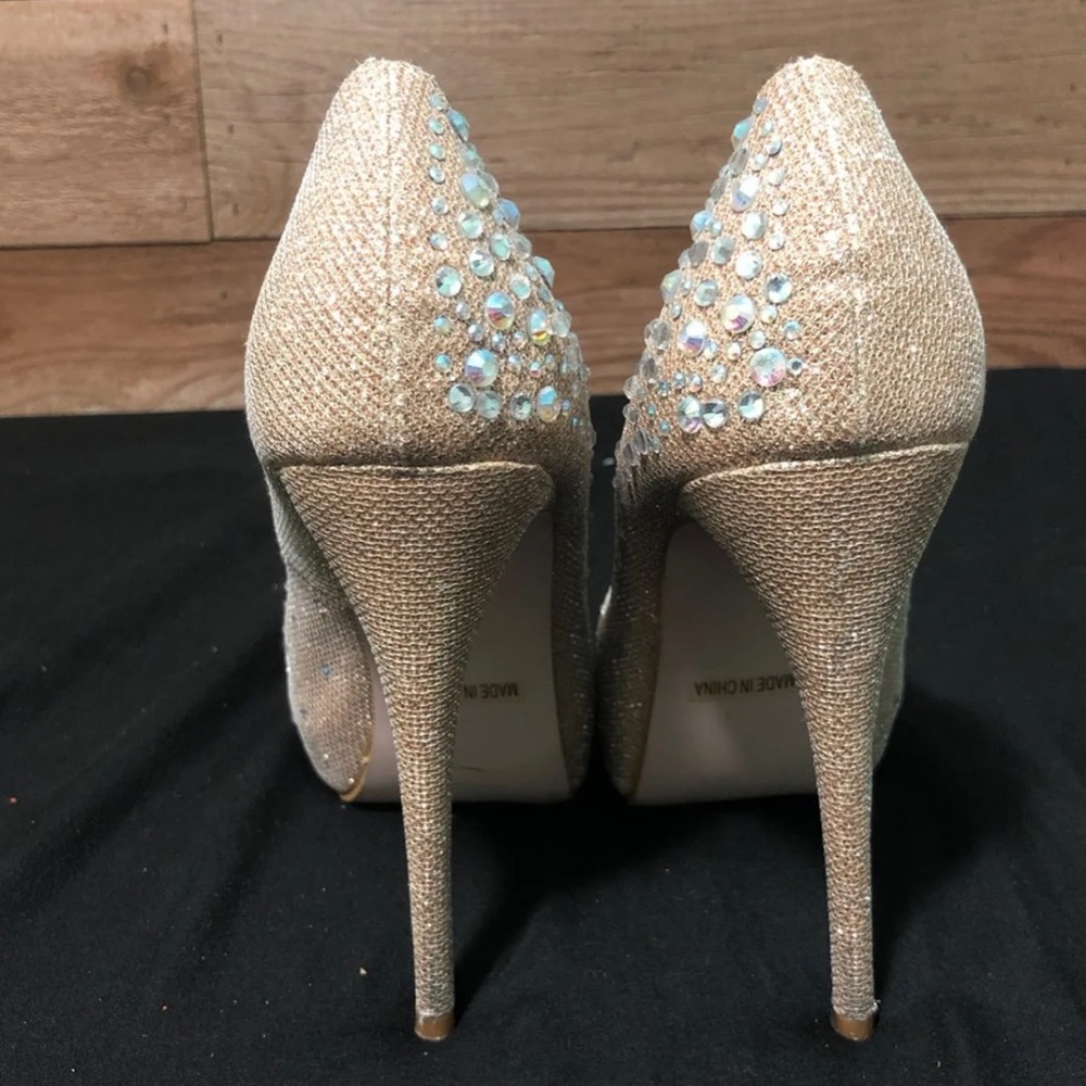 Heels - Picture 4 of 4
